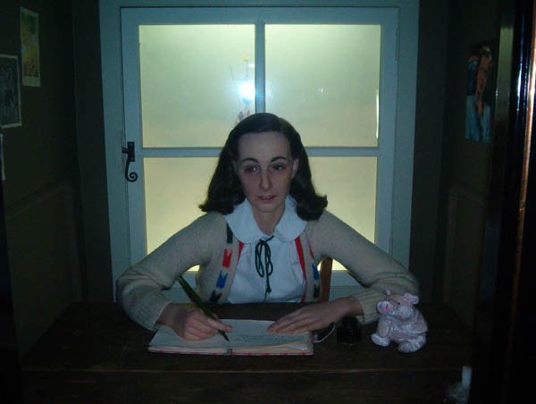 Pickles in Amsterdam - Mme Tussauds - Anne Frank